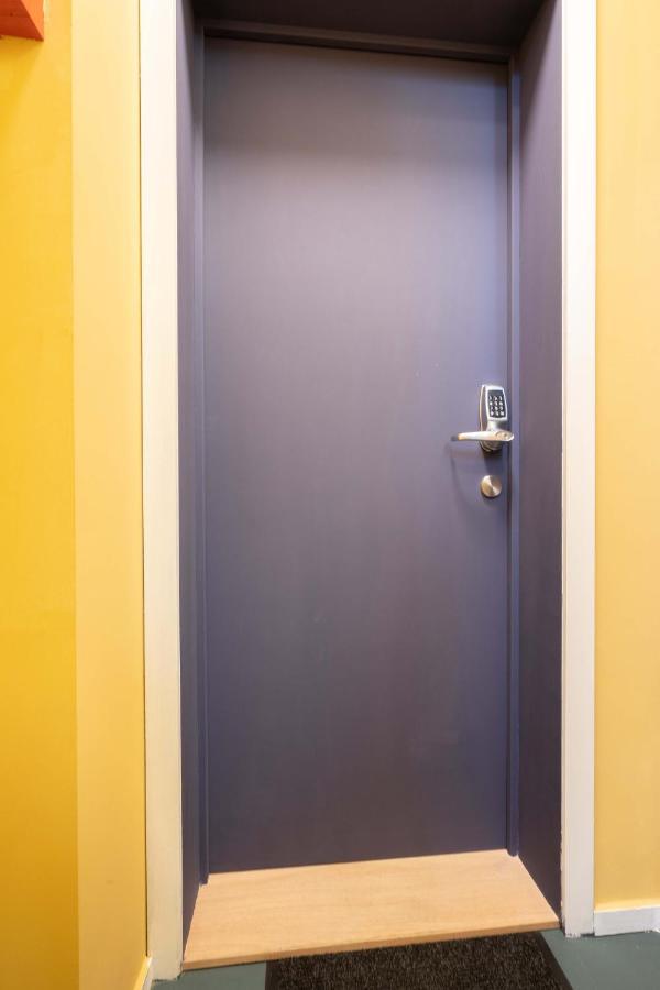 Shway - The Blue Parrot Appartement Antwerpen Buitenkant foto
