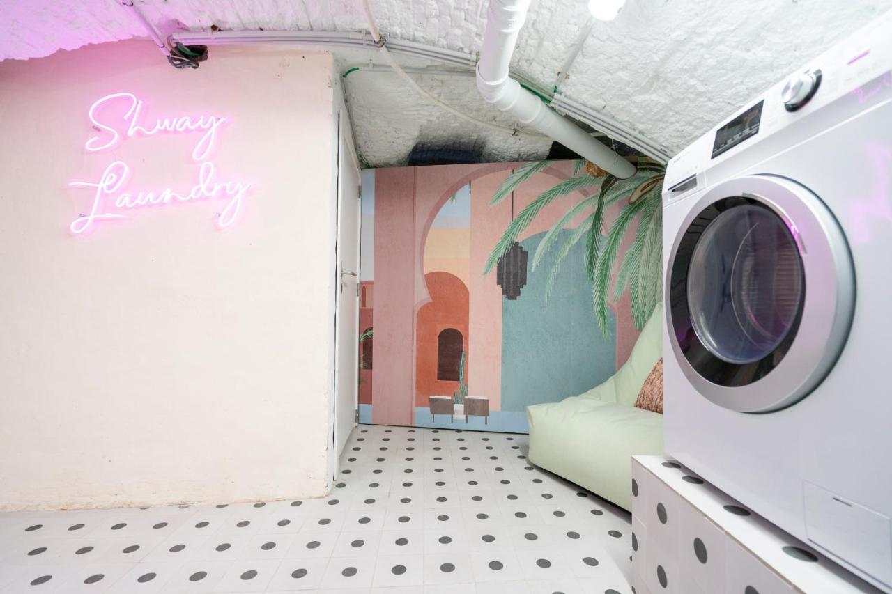 Shway - The Blue Parrot Appartement Antwerpen Buitenkant foto